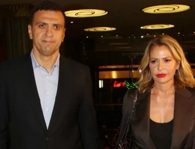 Η πρόβα του Βασίλη Κικίλια για το γαμπριάτικο κοστούμι και το σχόλιο της Τζένη Μπαλατσινού στη φωτογραφία του (φωτο)